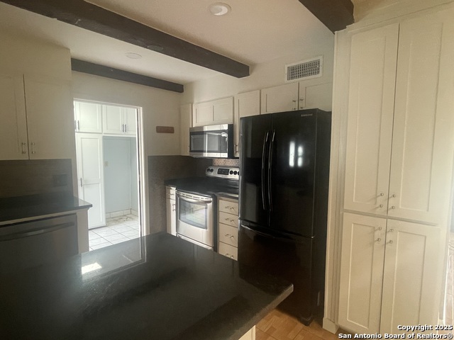 Listing photo id 5 for 9411 Wahada  