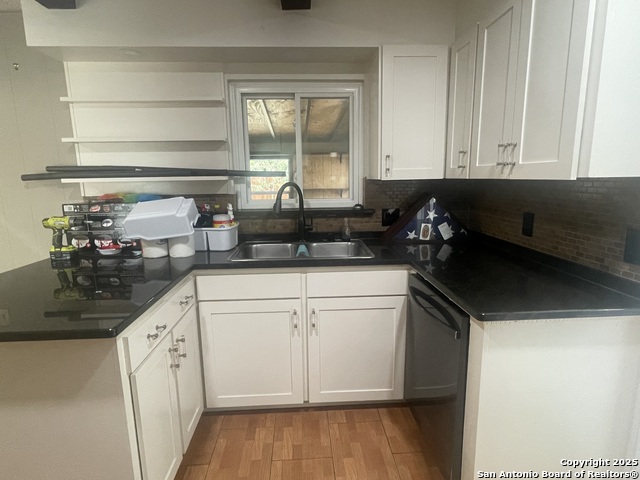 Listing photo id 7 for 9411 Wahada  