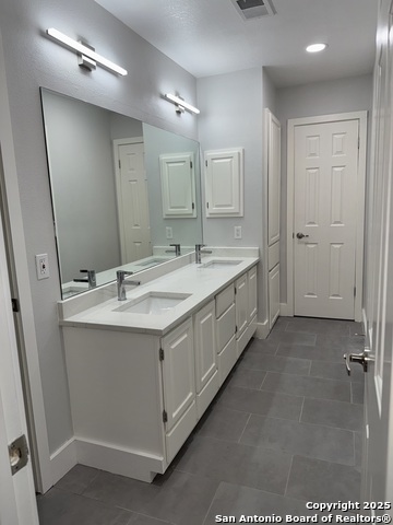 Image 21 of 31 For 410 Shadowbluff