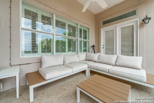 Listing photo id 30 for 19111 Nature Oaks