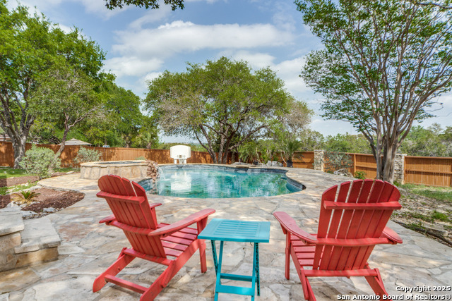 Listing photo id 33 for 19111 Nature Oaks