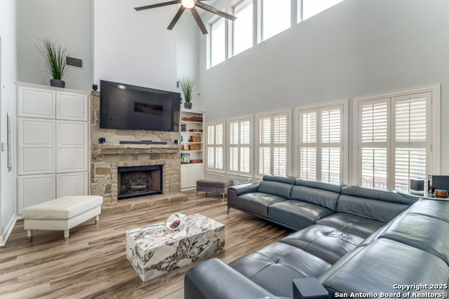 Listing photo id 7 for 19111 Nature Oaks