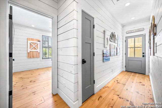 Image 26 of 79 For 205 Longwood Dr.