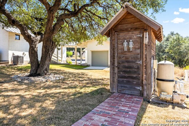 Image 33 of 79 For 205 Longwood Dr.