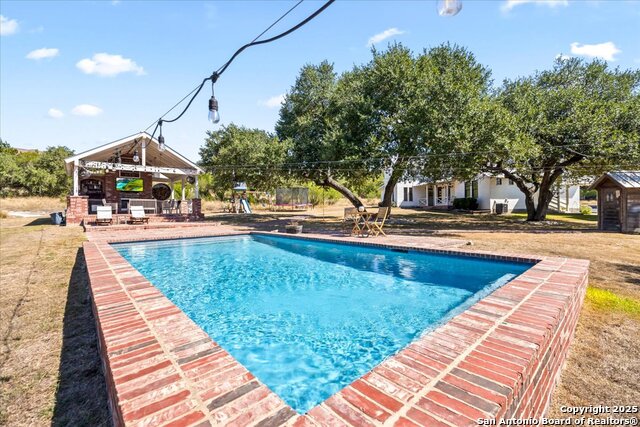 Image 39 of 79 For 205 Longwood Dr.