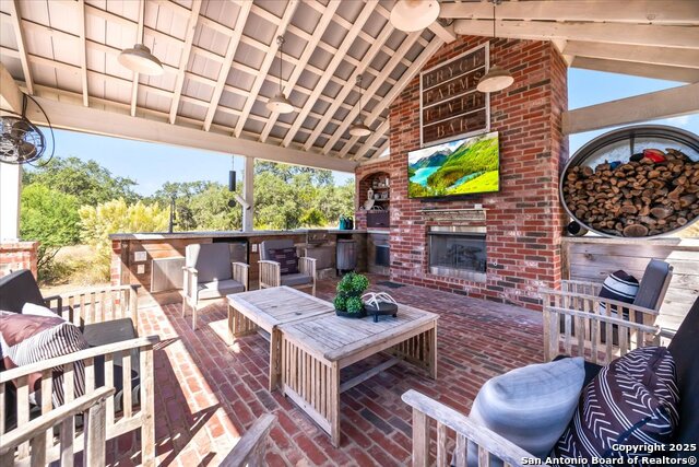 Image 4 of 79 For 205 Longwood Dr.