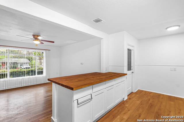 Listing photo id 9 for 351 Eland  