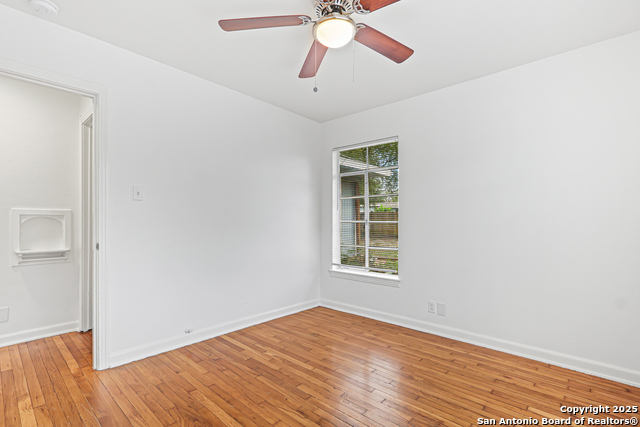 Listing photo id 15 for 351 Eland  