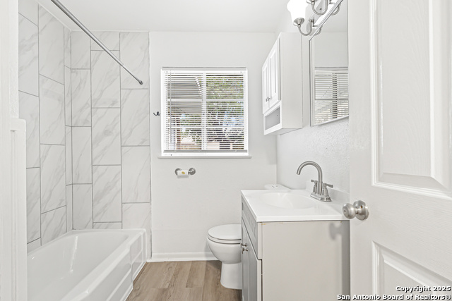 Listing photo id 17 for 351 Eland  