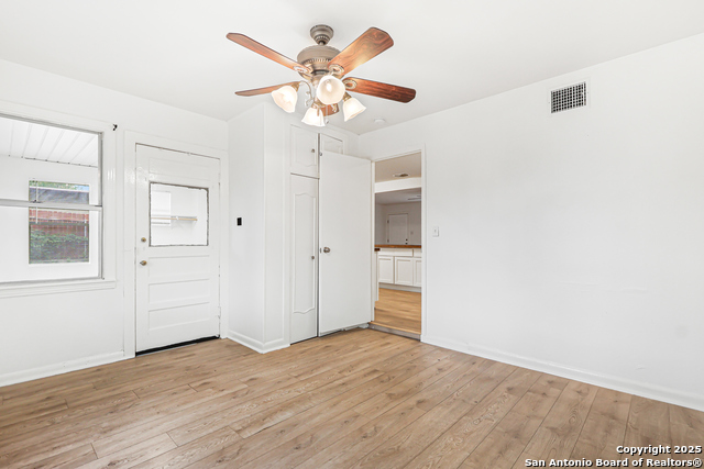 Listing photo id 19 for 351 Eland  