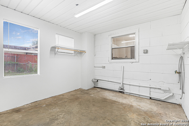 Listing photo id 20 for 351 Eland  