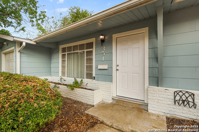 Listing photo id 1 for 351 Eland  