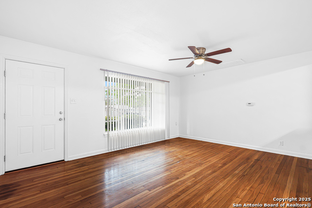 Listing photo id 2 for 351 Eland  