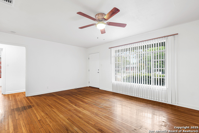 Listing photo id 3 for 351 Eland  