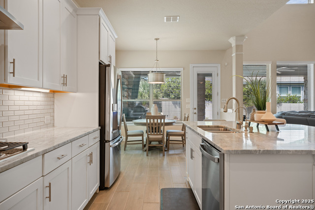 Image 11 of 43 For 17419 Hillsedge