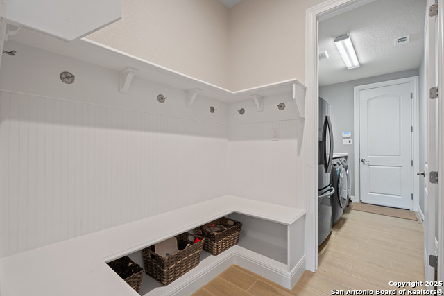 Image 25 of 43 For 17419 Hillsedge