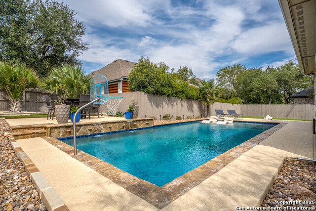 Image 28 of 43 For 17419 Hillsedge