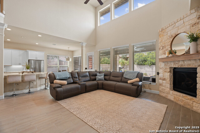 Image 7 of 43 For 17419 Hillsedge