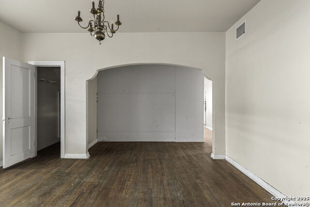 Image 10 of 36 For 6715 Broadway