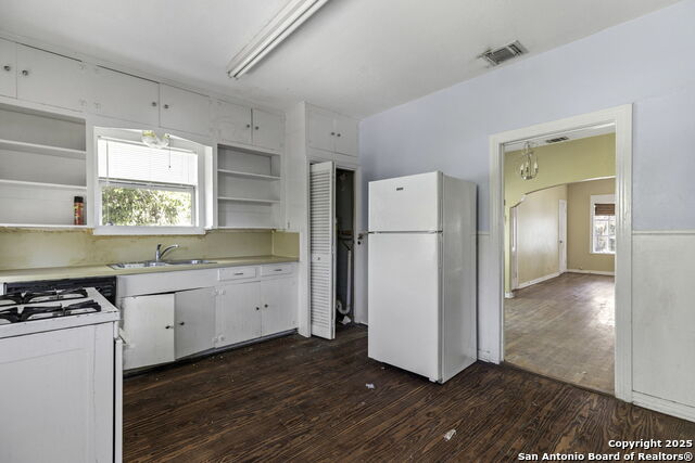 Image 22 of 36 For 6715 Broadway