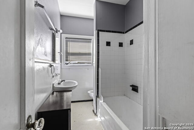 Image 26 of 36 For 6715 Broadway