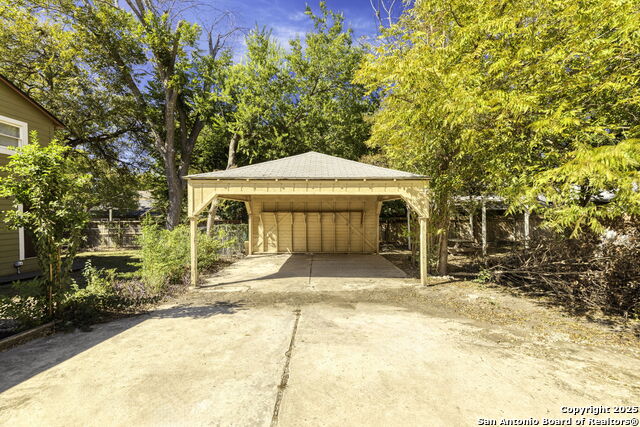 Image 33 of 36 For 6715 Broadway