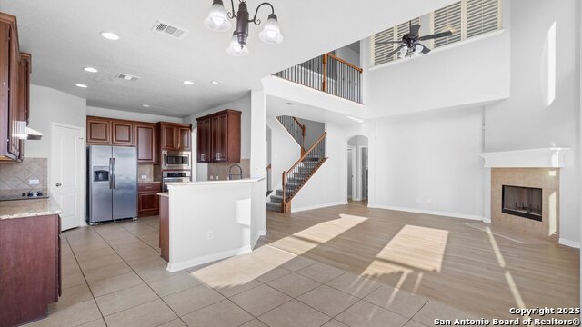 Image 3 of 23 For 910 Oak Park