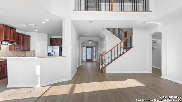 Image 4 of 23 For 910 Oak Park