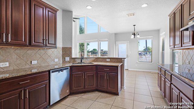 Image 5 of 23 For 910 Oak Park