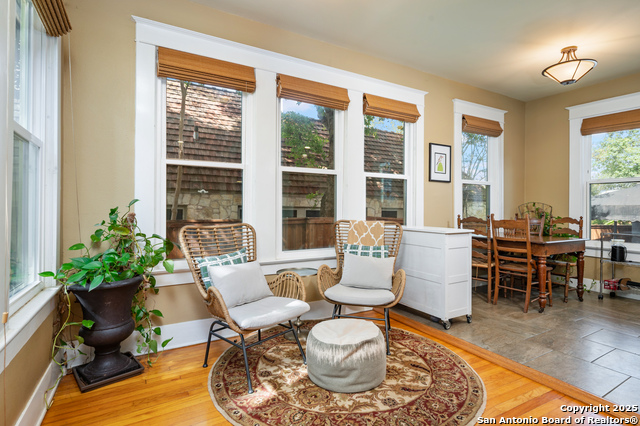 Listing photo id 8 for 119 Rosewood Ave E