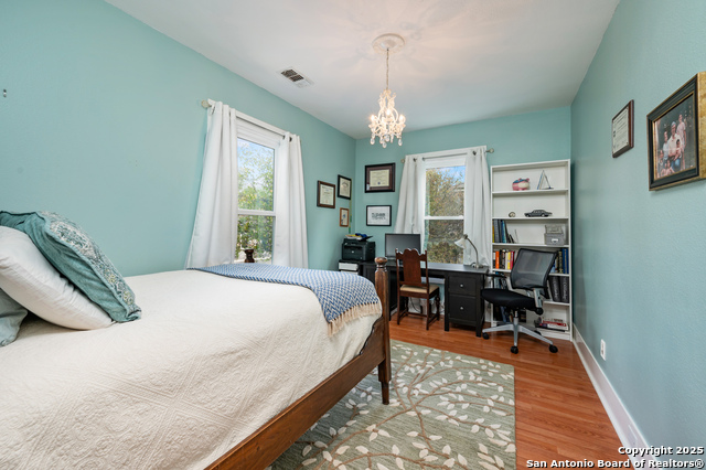 Listing photo id 16 for 119 Rosewood Ave E