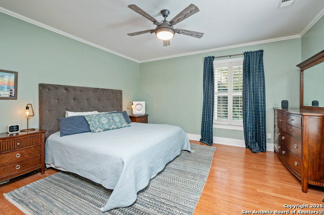 Listing photo id 17 for 119 Rosewood Ave E