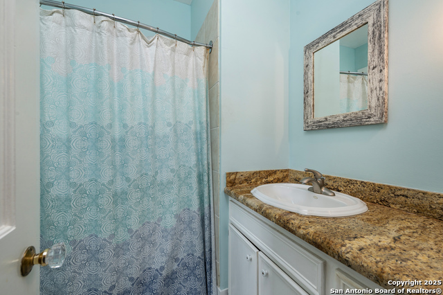 Listing photo id 19 for 119 Rosewood Ave E