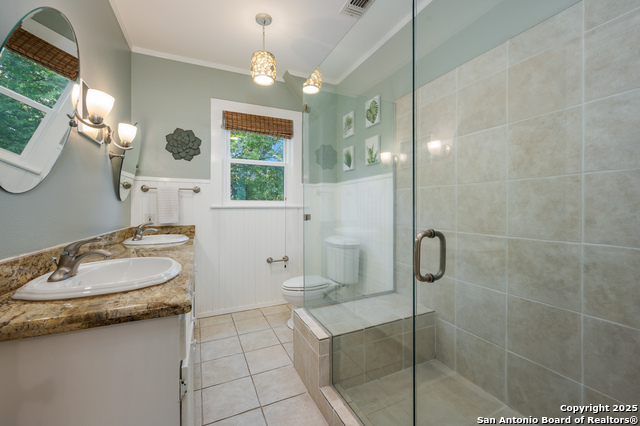 Listing photo id 21 for 119 Rosewood Ave E