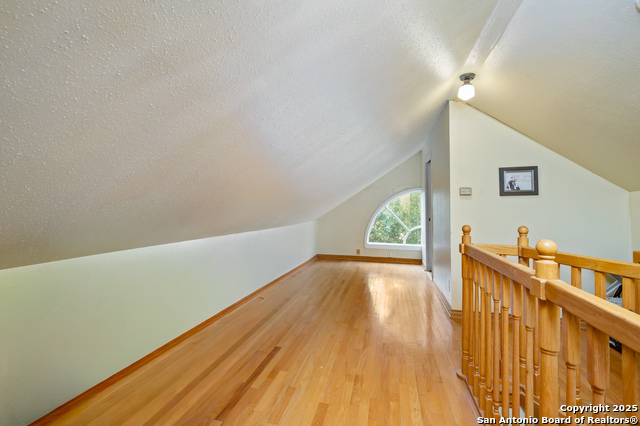 Listing photo id 24 for 119 Rosewood Ave E