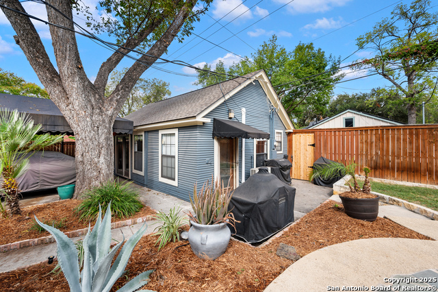 Listing photo id 31 for 119 Rosewood Ave E