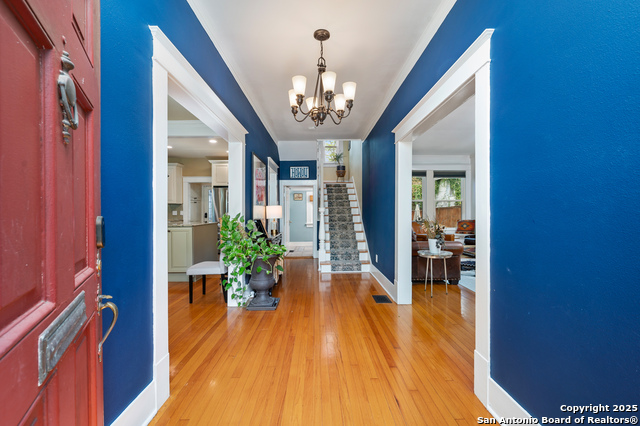 Listing photo id 4 for 119 Rosewood Ave E