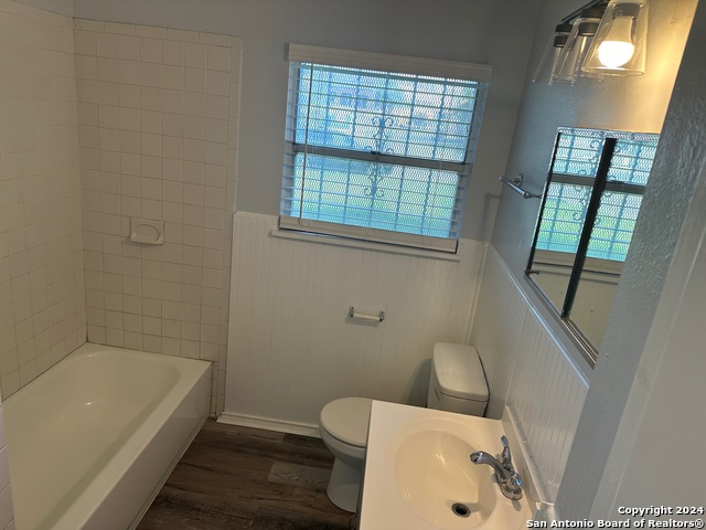 Image 13 of 23 For 4418 Winlock Dr