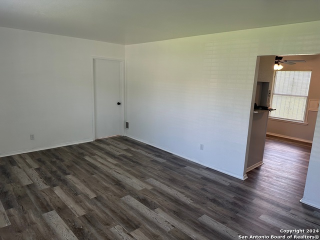 Image 19 of 23 For 4418 Winlock Dr