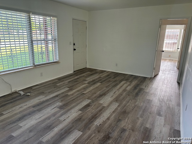 Image 3 of 23 For 4418 Winlock Dr