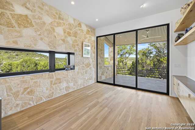 Listing photo id 11 for 1150 Bear Creek