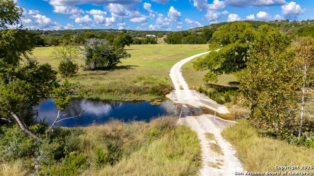 Listing photo id 4 for 1150 Bear Creek