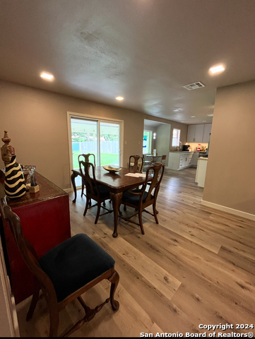 Image 7 of 15 For 6842 Forest Crest St N