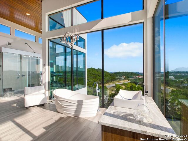 Image 11 of 25 For 21526 Privada Avila