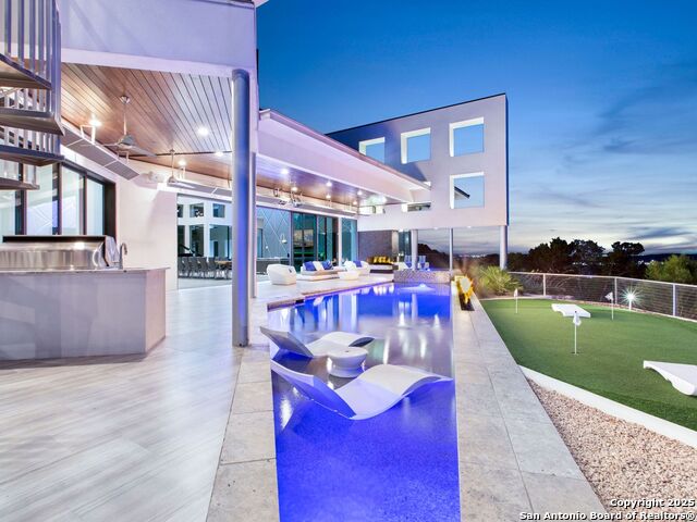 Image 21 of 25 For 21526 Privada Avila