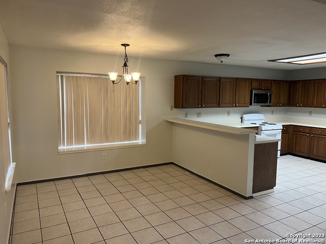 Image 6 of 16 For 10130 Sandyglen