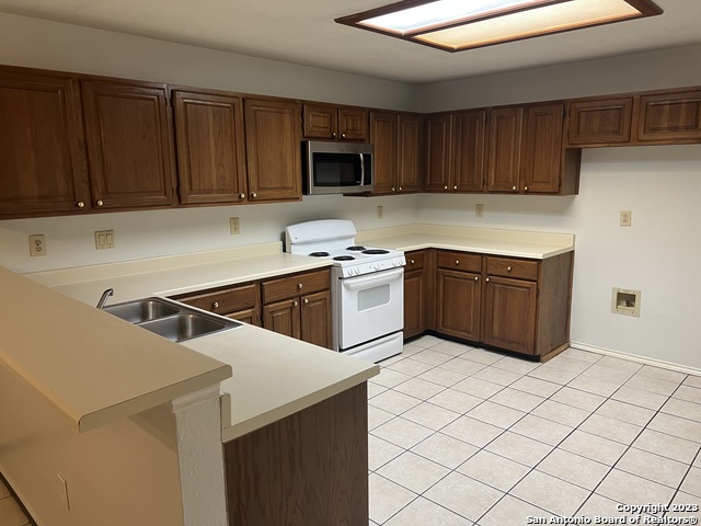 Image 8 of 16 For 10130 Sandyglen