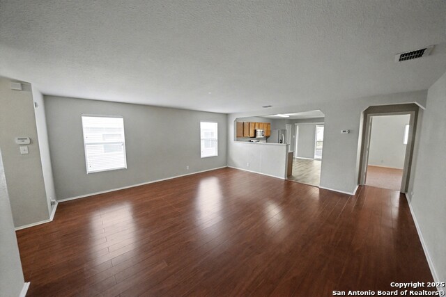 Listing photo id 9 for 3615 Longhorn Creek