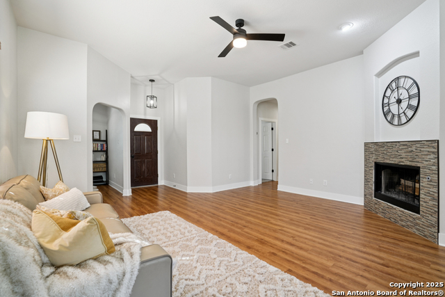 Image 4 of 27 For 8355 Piney Wood