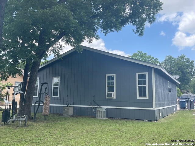 Image 4 of 5 For 1636 Santa Anna